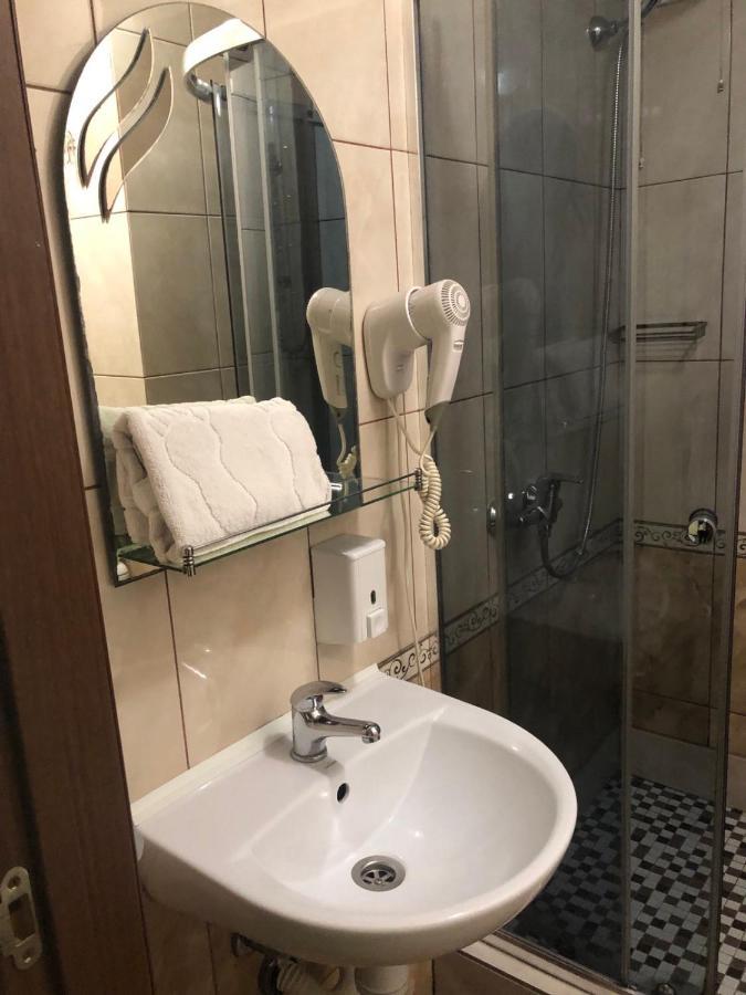 Apart Hotel Avinos Lviv Exterior photo